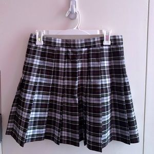 NWT American Apparel Pleated Skirt (Sz. L)